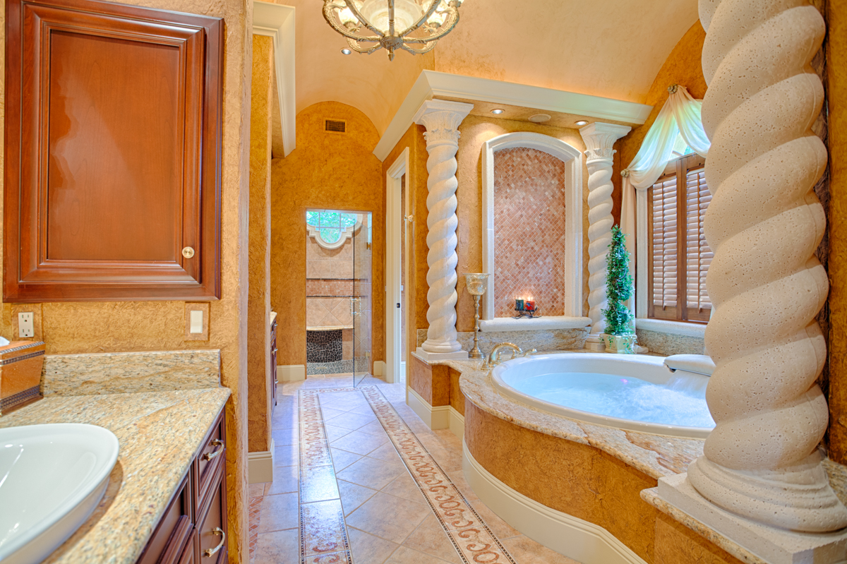 Master bathroom with huge jacuzzi tub